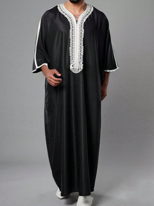 Djellaba noire pour homme à manches courtes avec broderie arabe raffinée