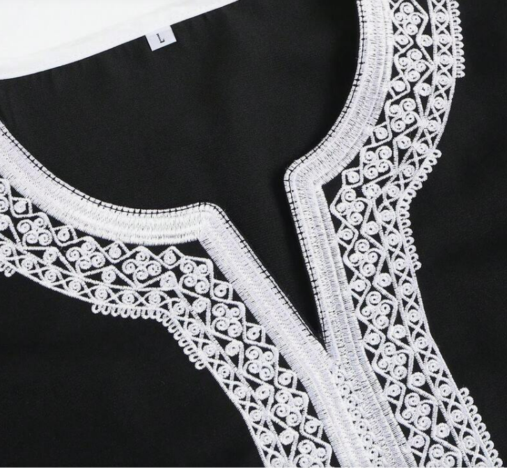 Djellaba noire pour homme à manches courtes avec broderie arabe raffinée