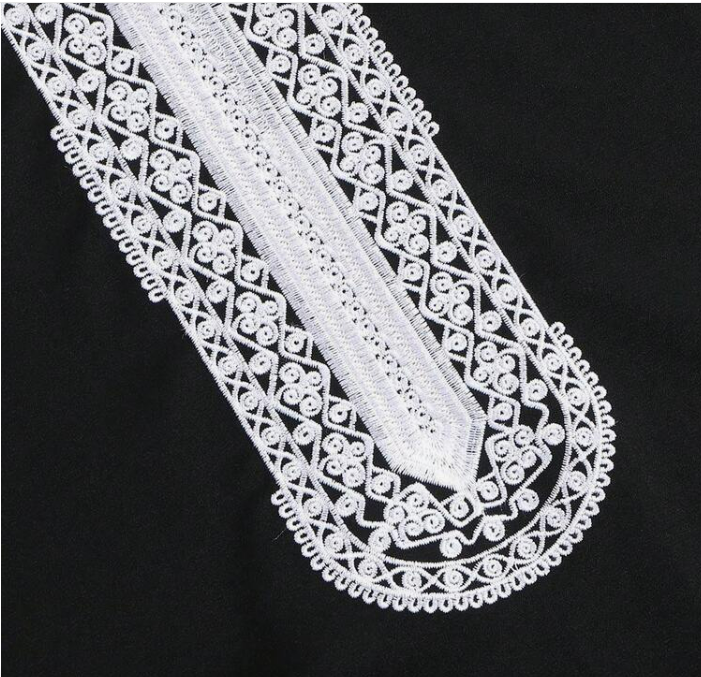 Djellaba noire pour homme à manches courtes avec broderie arabe raffinée